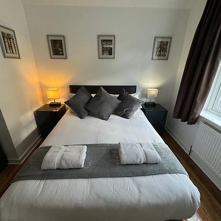 Oakhurst Gatwick B&B Crawley  Eksteriør billede