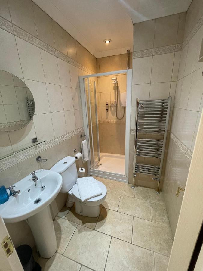 Oakhurst Gatwick B&B Crawley  Eksteriør billede