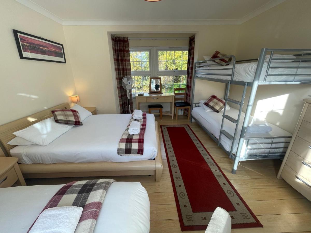 Oakhurst Gatwick B&B Crawley  Eksteriør billede