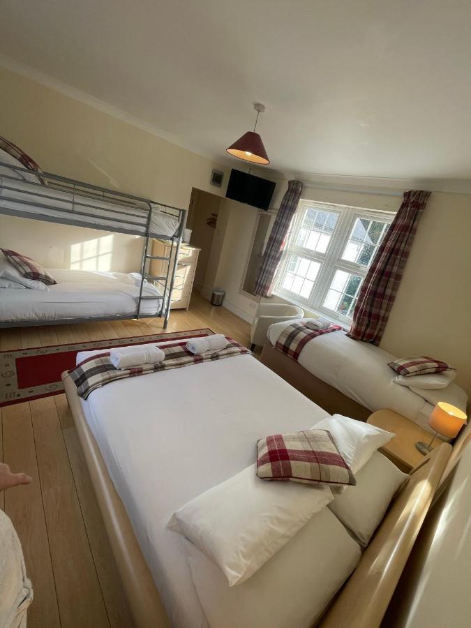 Oakhurst Gatwick B&B Crawley  Eksteriør billede