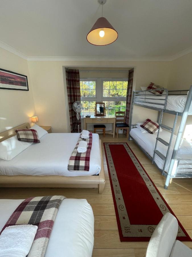Oakhurst Gatwick B&B Crawley  Eksteriør billede