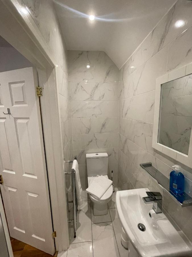 Oakhurst Gatwick B&B Crawley  Eksteriør billede