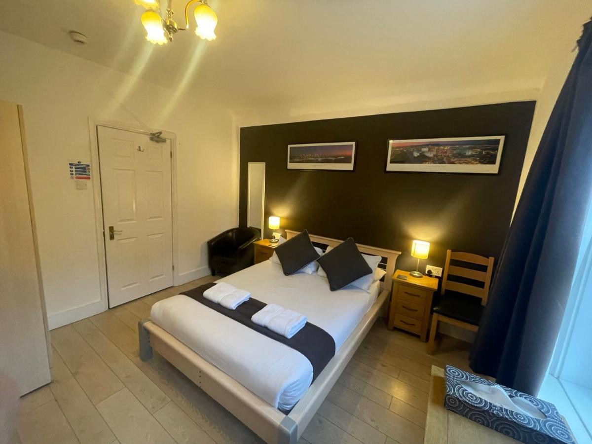 Oakhurst Gatwick B&B Crawley  Eksteriør billede