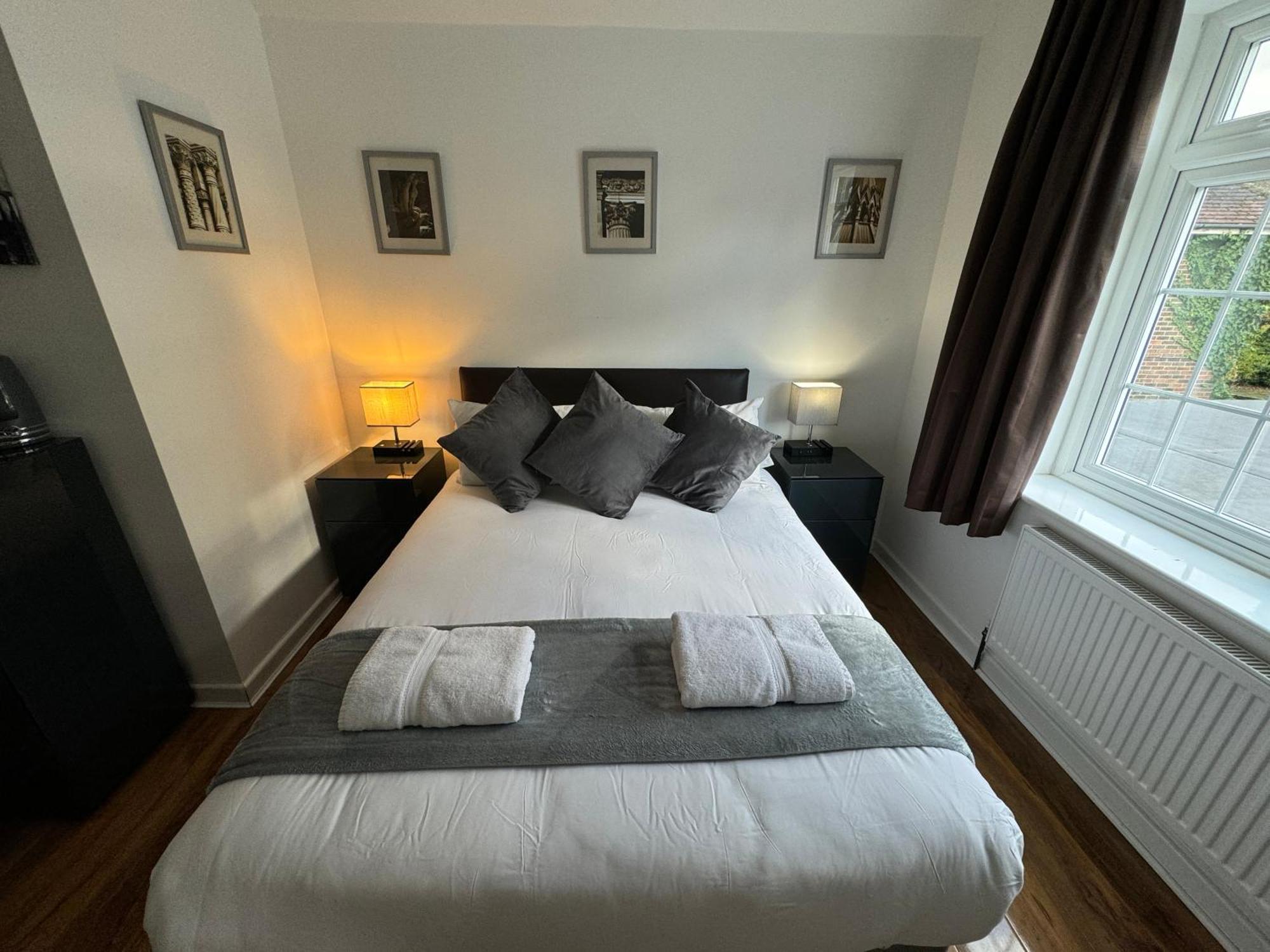 Oakhurst Gatwick B&B Crawley  Eksteriør billede