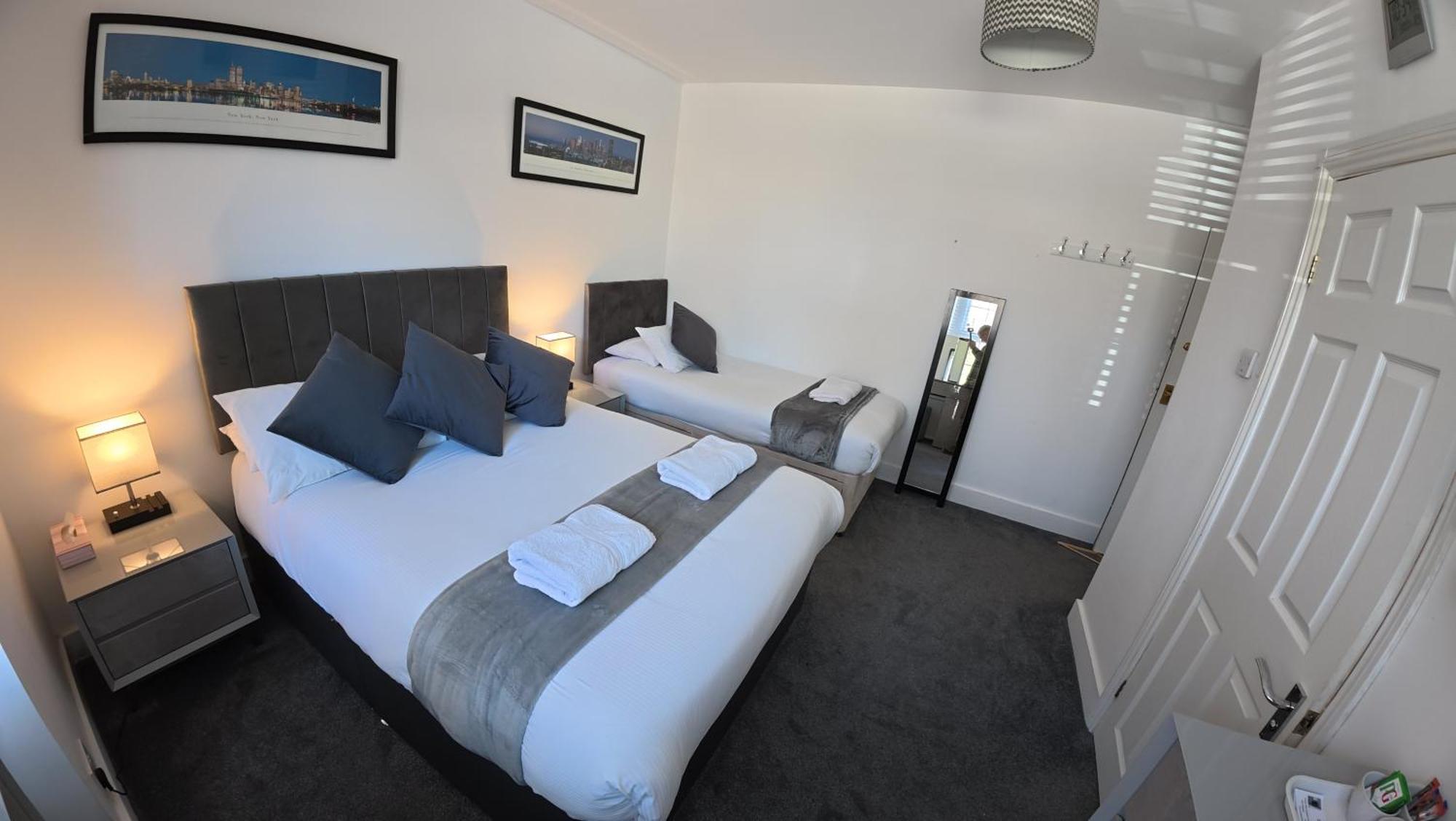 Oakhurst Gatwick B&B Crawley  Eksteriør billede